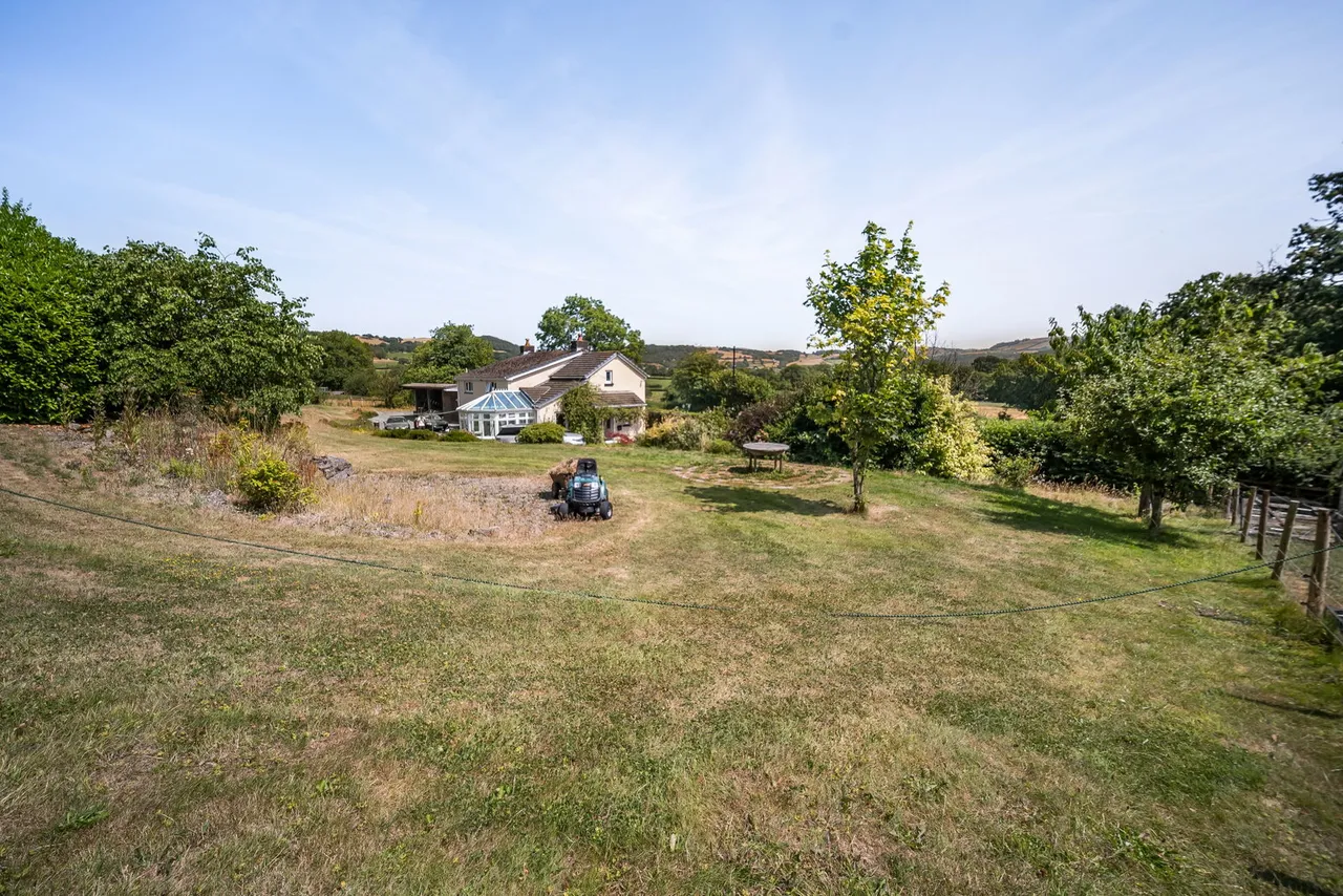 Llangadog, SA19, photo 46