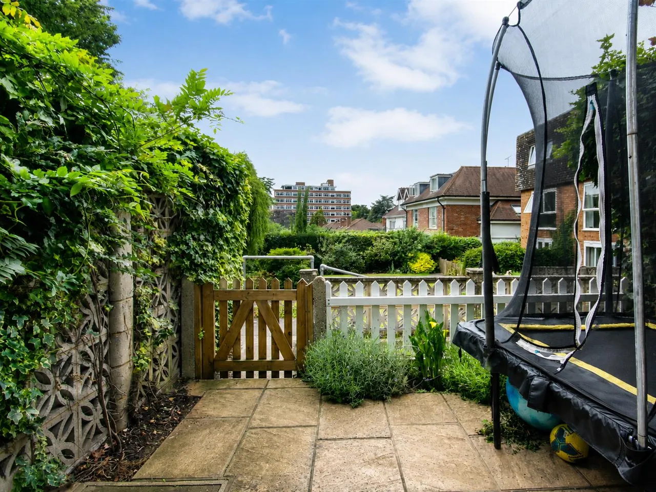 Westleigh Avenue, London, SW15, photo 4