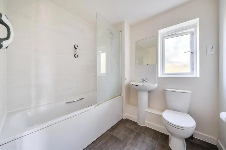 Marchment Close, Picket Piece, SP11, photo 4