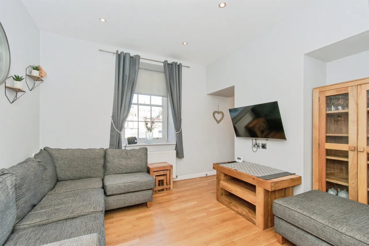 Ash Court, Kippax, LS25, photo 4