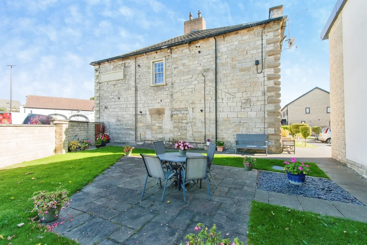 Ash Court, Kippax, LS25, photo 8