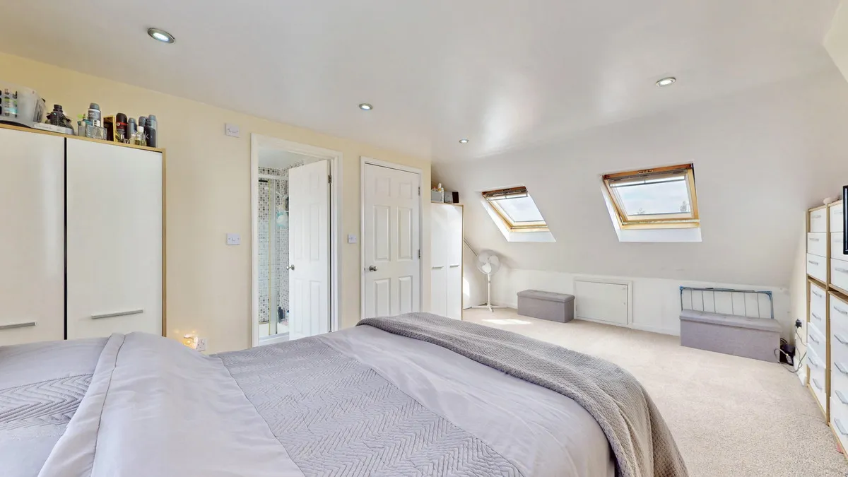 Hunters Grove, Romford, Collier Row, RM5 2UJ, photo 9