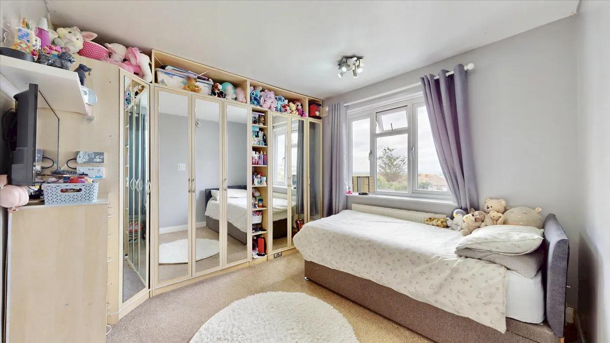 Hunters Grove, Romford, Collier Row, RM5 2UJ, photo 6