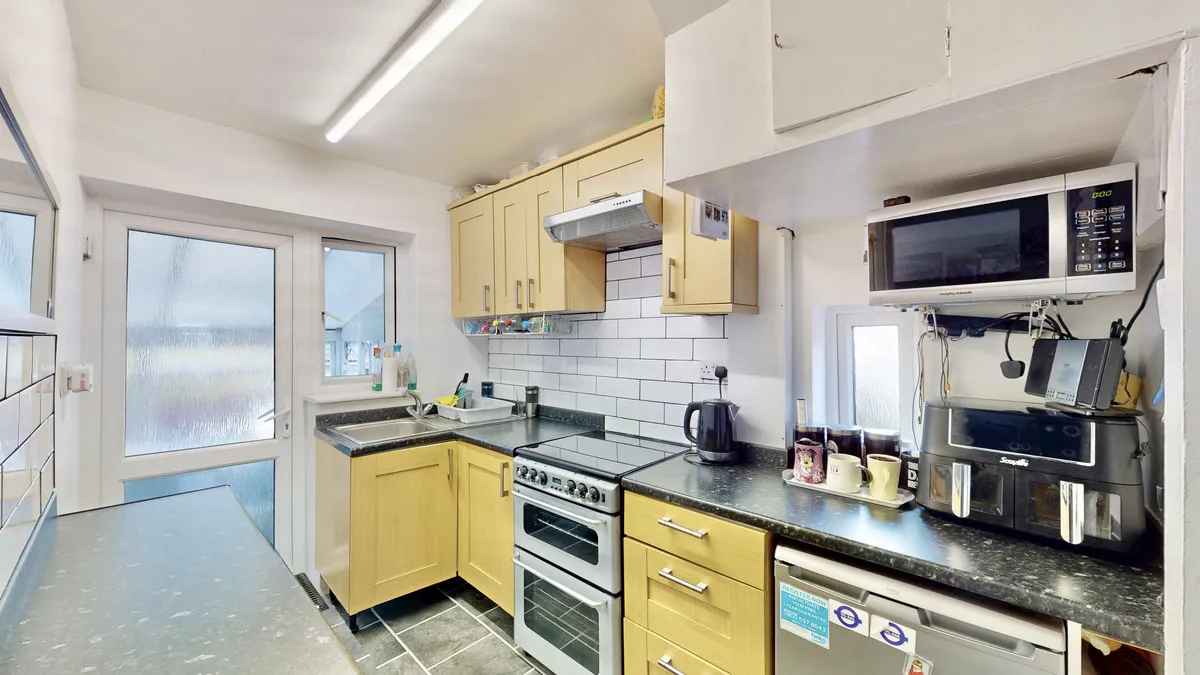 Hunters Grove, Romford, Collier Row, RM5 2UJ, photo 4