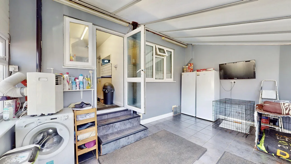 Hunters Grove, Romford, Collier Row, RM5 2UJ, photo 16