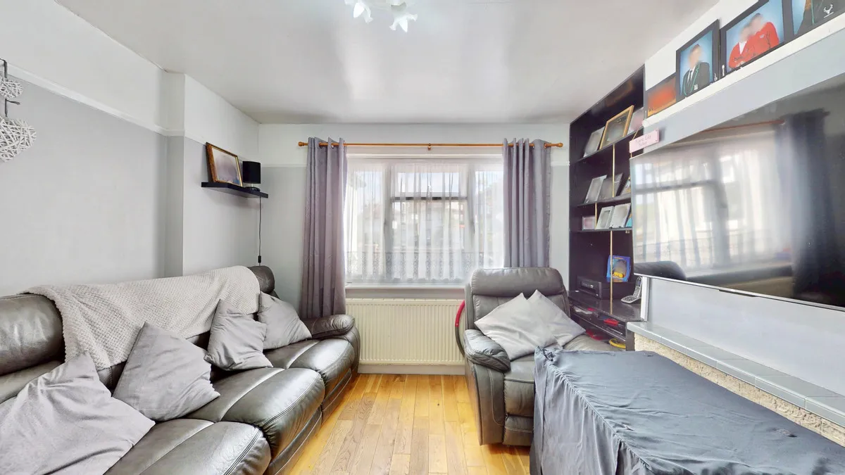 Hunters Grove, Romford, Collier Row, RM5 2UJ, photo 2