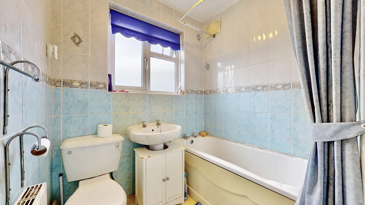 Hunters Grove, Romford, Collier Row, RM5 2UJ, photo 8