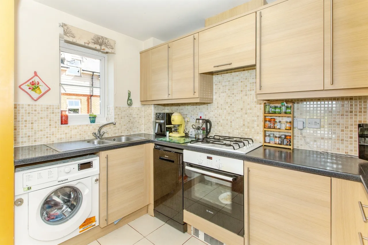 Lancaster Gate, Upper Cambourne, CB23, photo 5