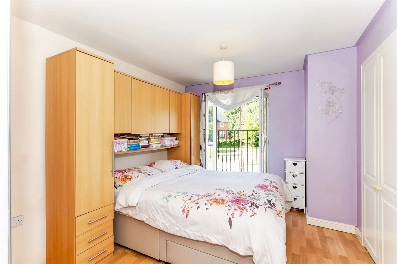 Lancaster Gate, Upper Cambourne, CB23, photo 4