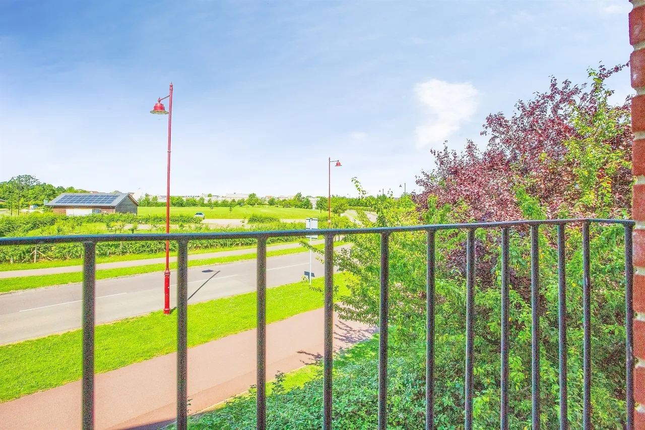 Lancaster Gate, Upper Cambourne, CB23, photo 9