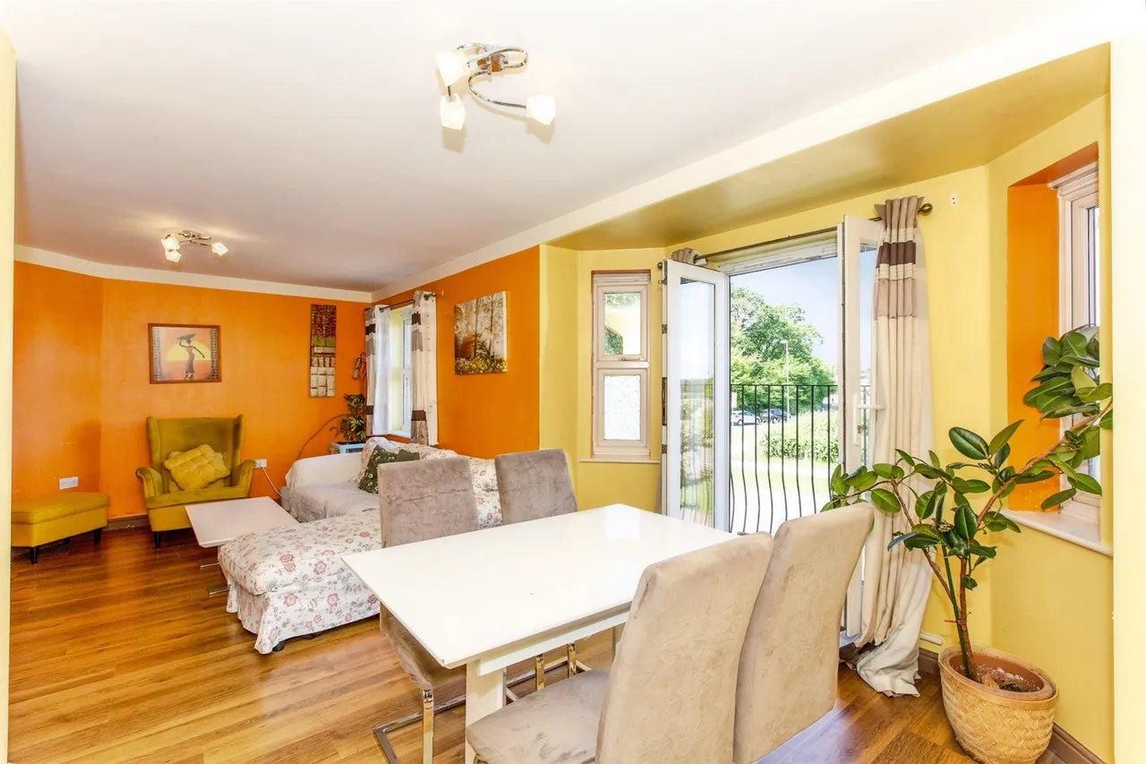 Lancaster Gate, Upper Cambourne, CB23, photo 3