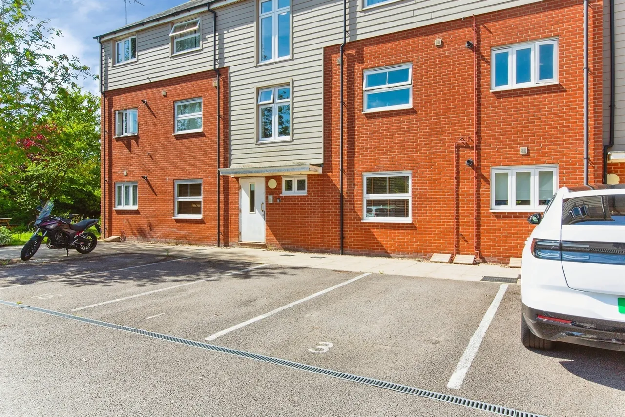 Lancaster Gate, Upper Cambourne, CB23, photo 14