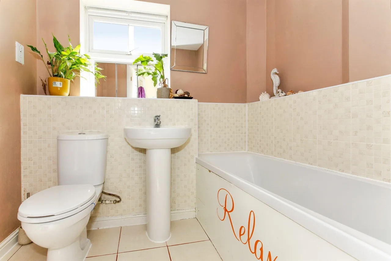 Lancaster Gate, Upper Cambourne, CB23, photo 13