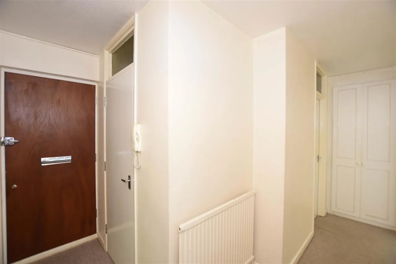 Crown Walk, Wembley, HA9, photo 7