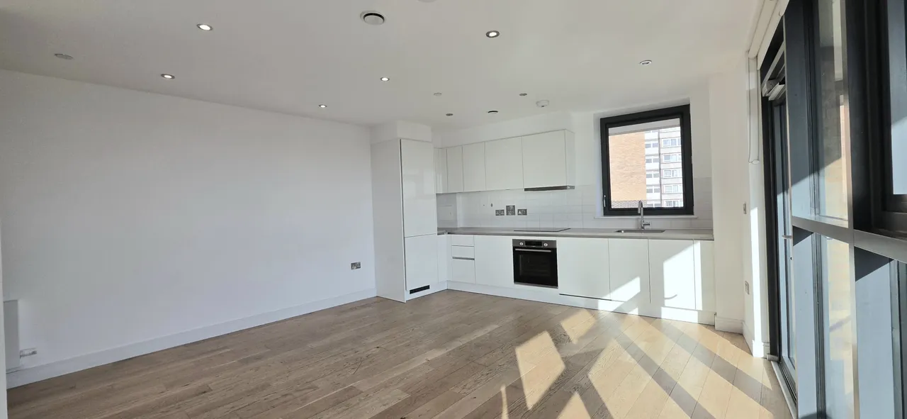 Montrose Crescent, Wembley, HA0, photo 3