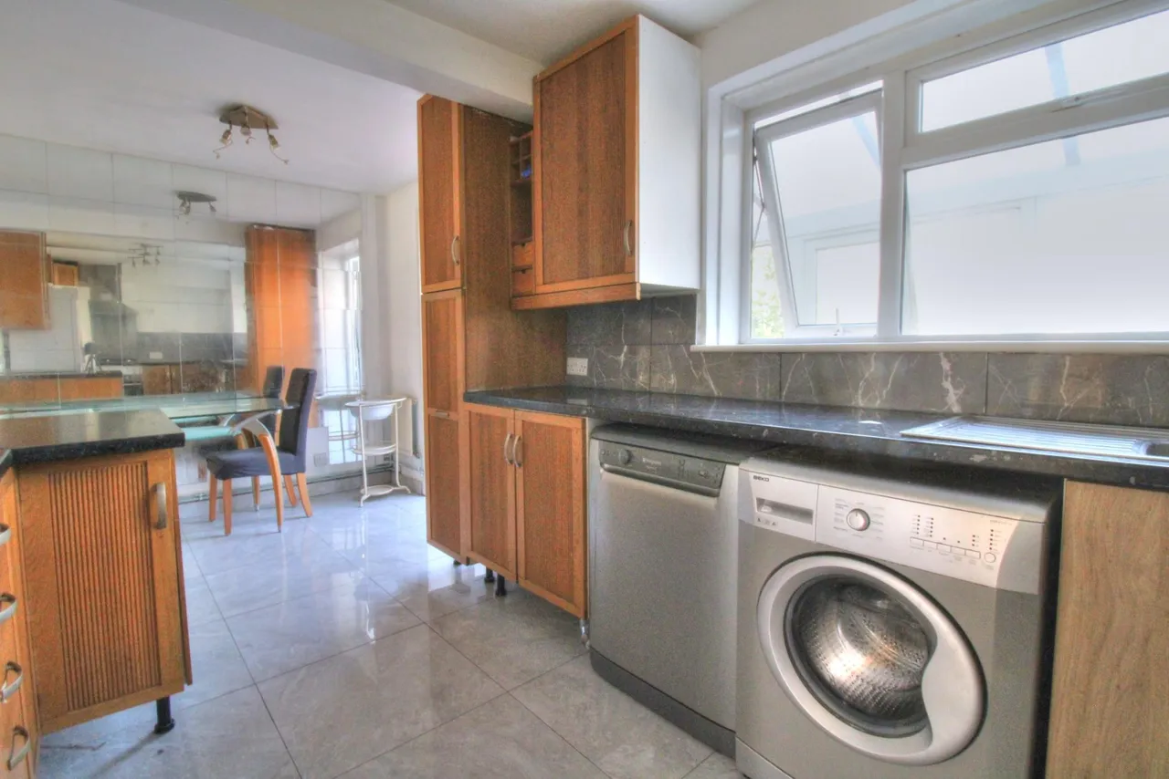 Long Lynderswood, Basildon, SS15, photo 11