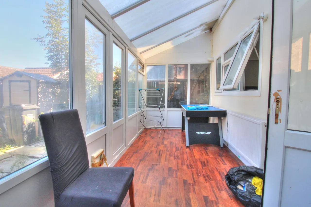 Long Lynderswood, Basildon, SS15, photo 12