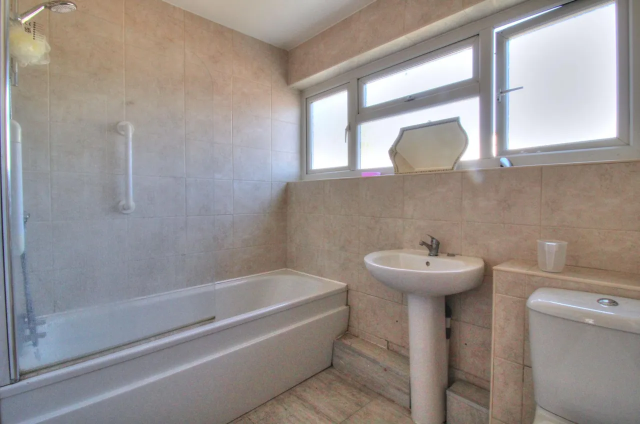 Long Lynderswood, Basildon, SS15, photo 10