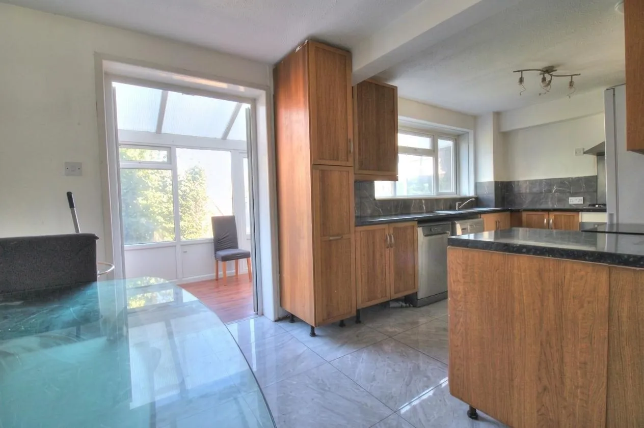Long Lynderswood, Basildon, SS15, photo 4