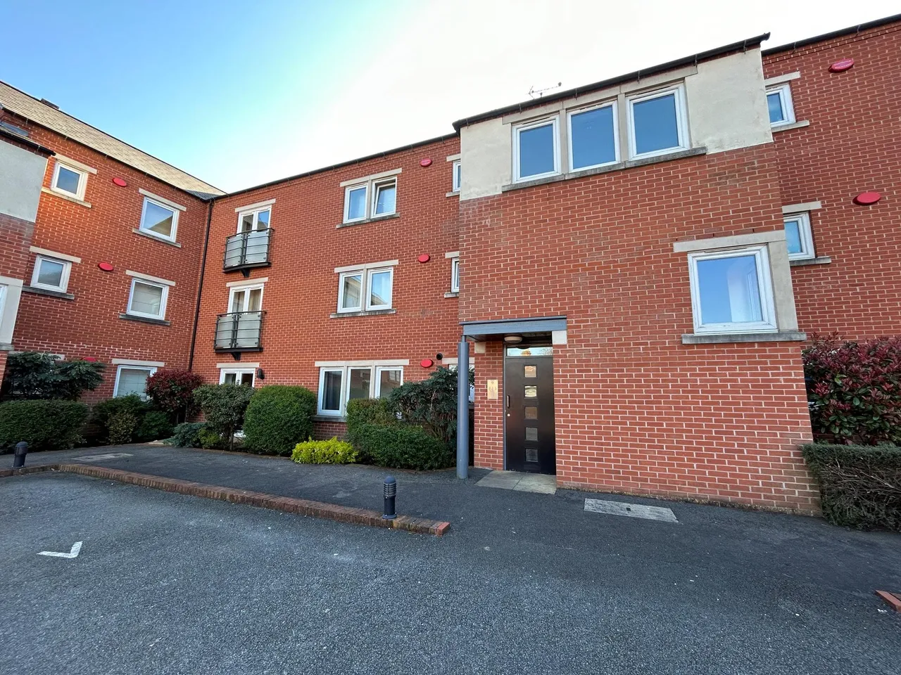 2 bed flat for sale, Caesar Street, Chester Green, DE1