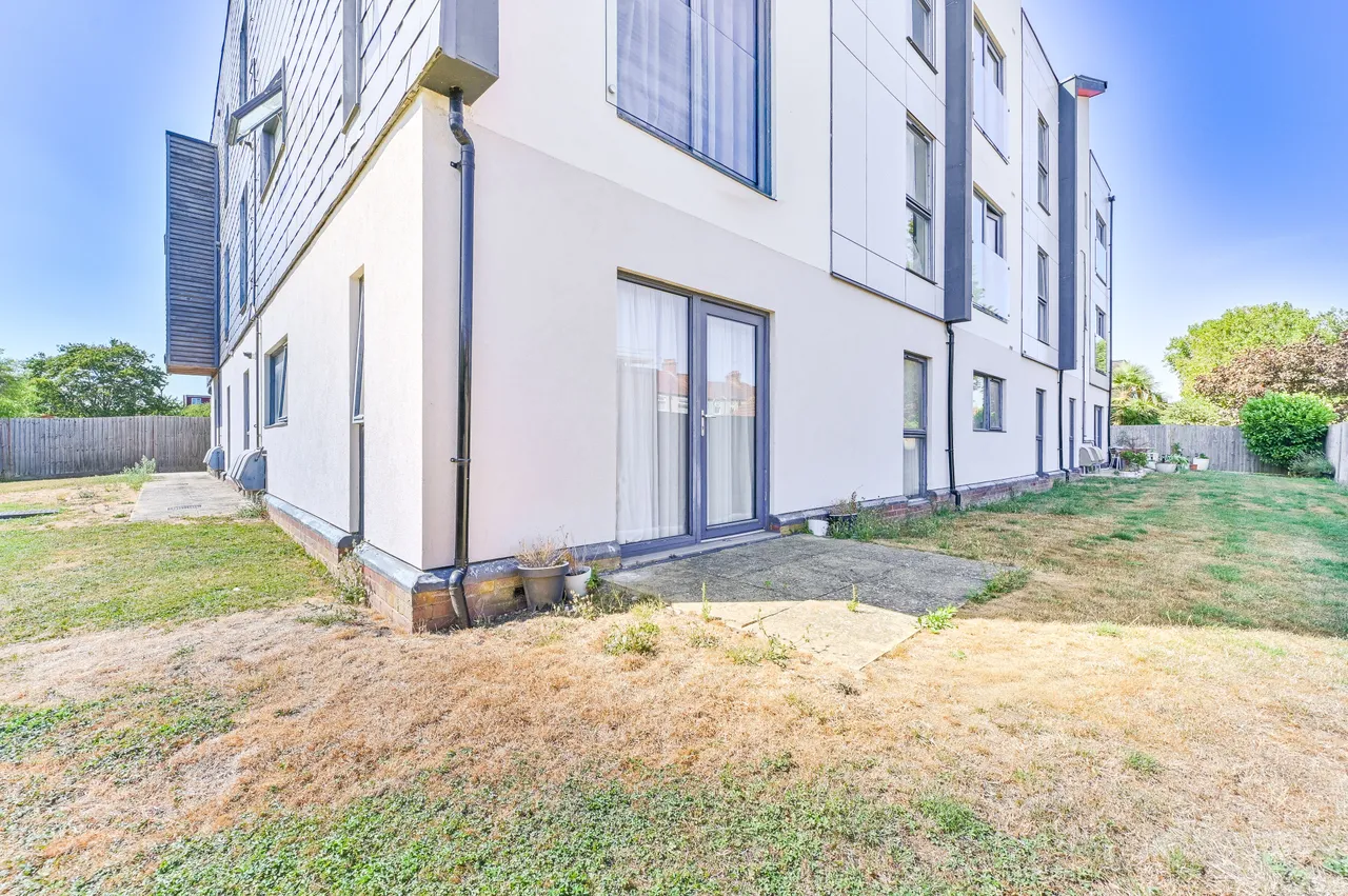 2 Fielding House, 45 Cairns Avenue, London, photo 9