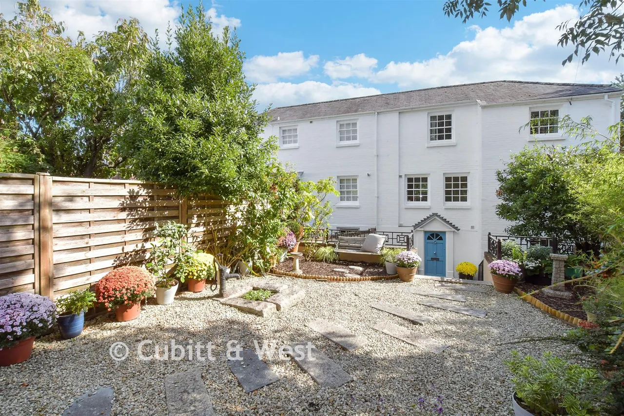 3 bed house for sale, Surrey Street, Arundel, BN18
