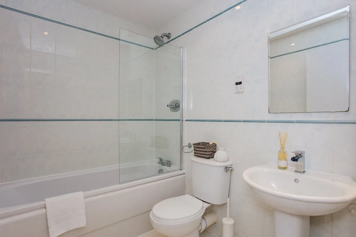 Sparkford Gardens, London, N11, photo 10