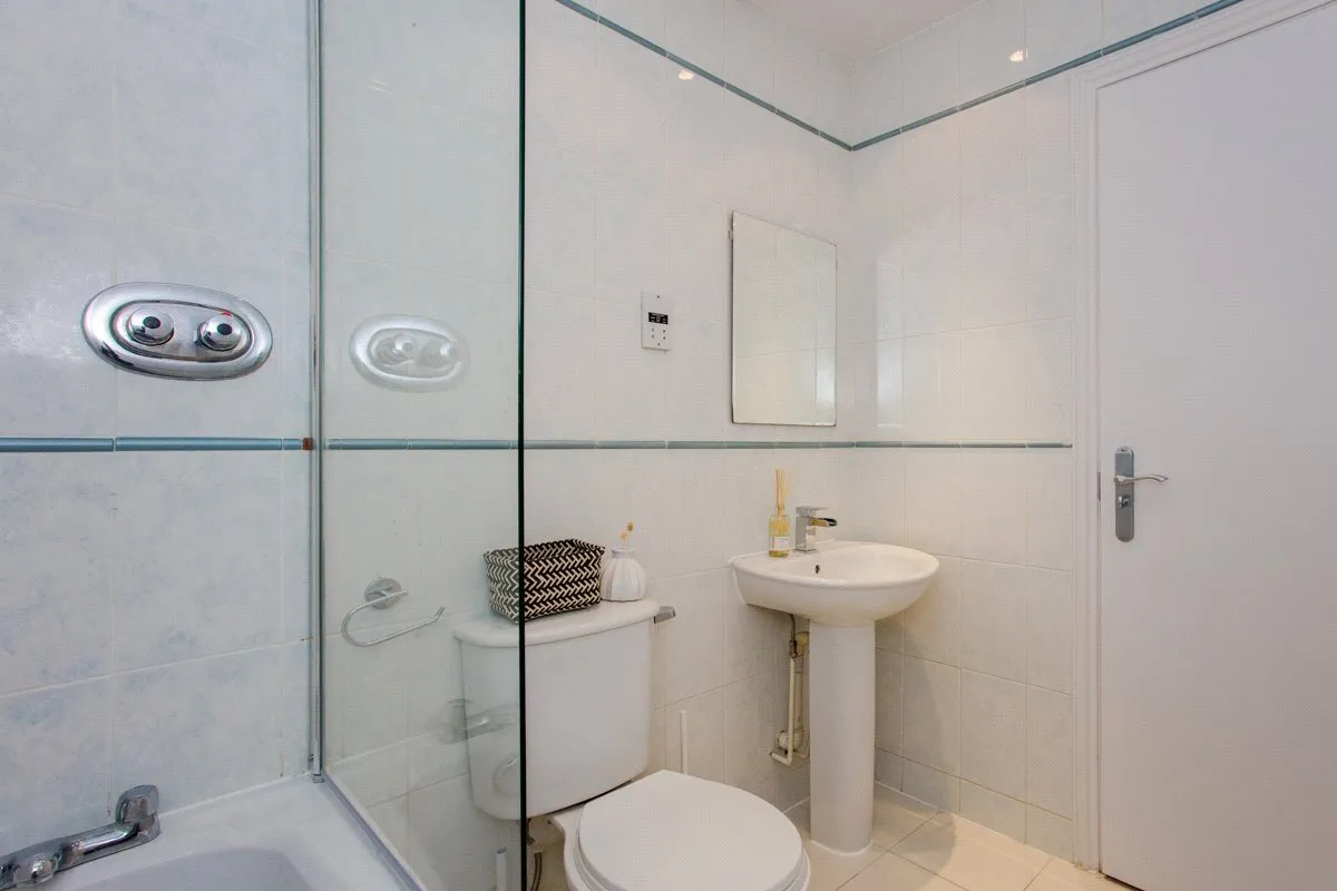 Sparkford Gardens, London, N11, photo 18