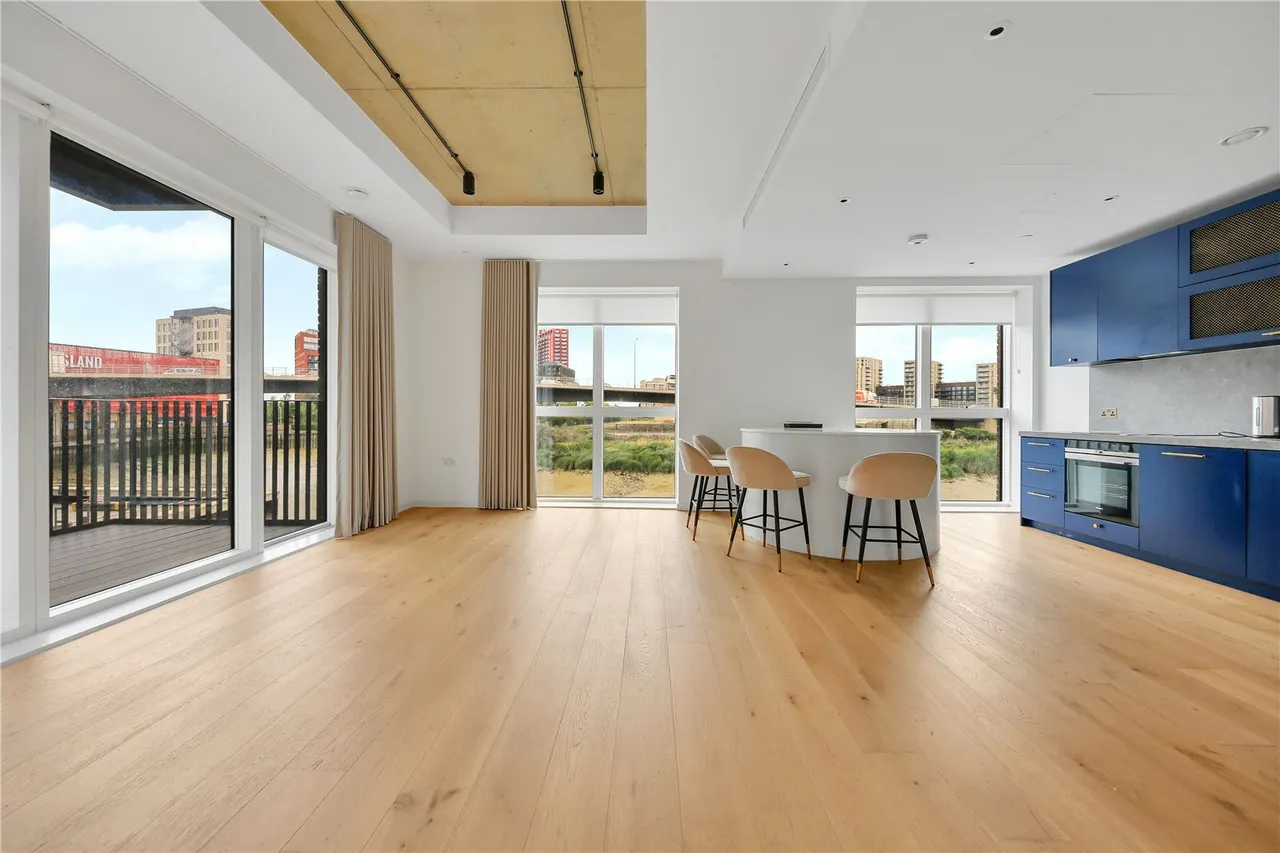 2 bed flat for sale, Goodluck Hope Walk, London, E14