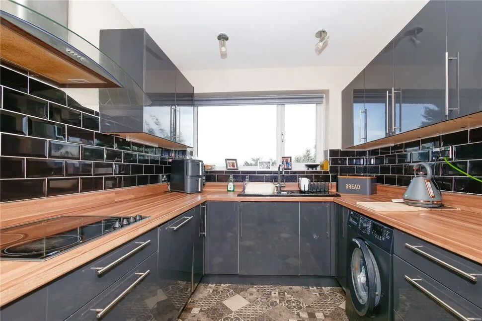 West View Avenue, Shipley, West Yorkshire, BD18, photo 3