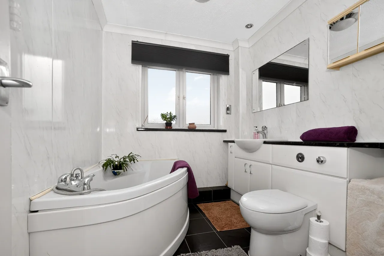 Radnor Park, Corston, SN16, photo 16