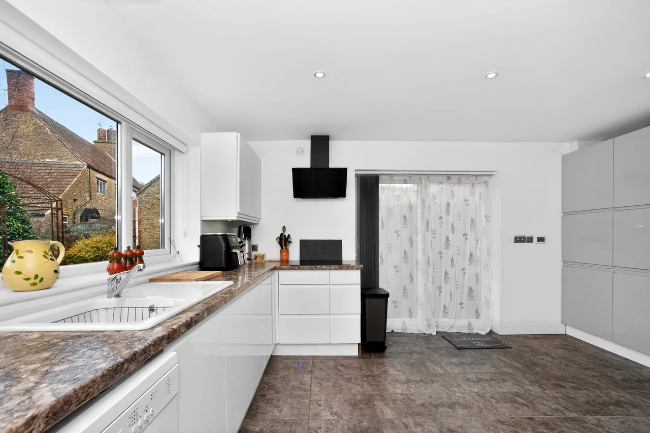 Radnor Park, Corston, SN16, photo 8