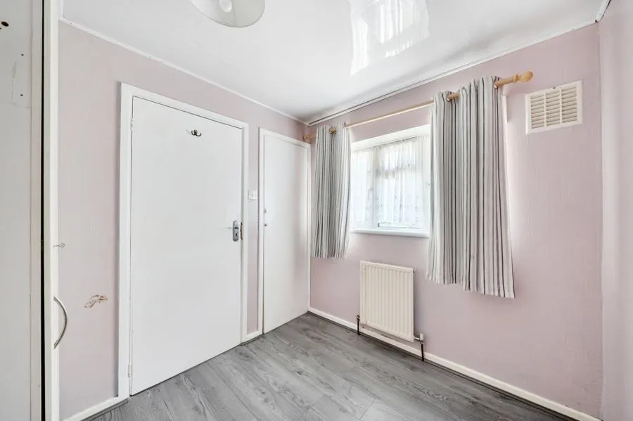 Balmoral Drive, Woking, GU22, photo 5