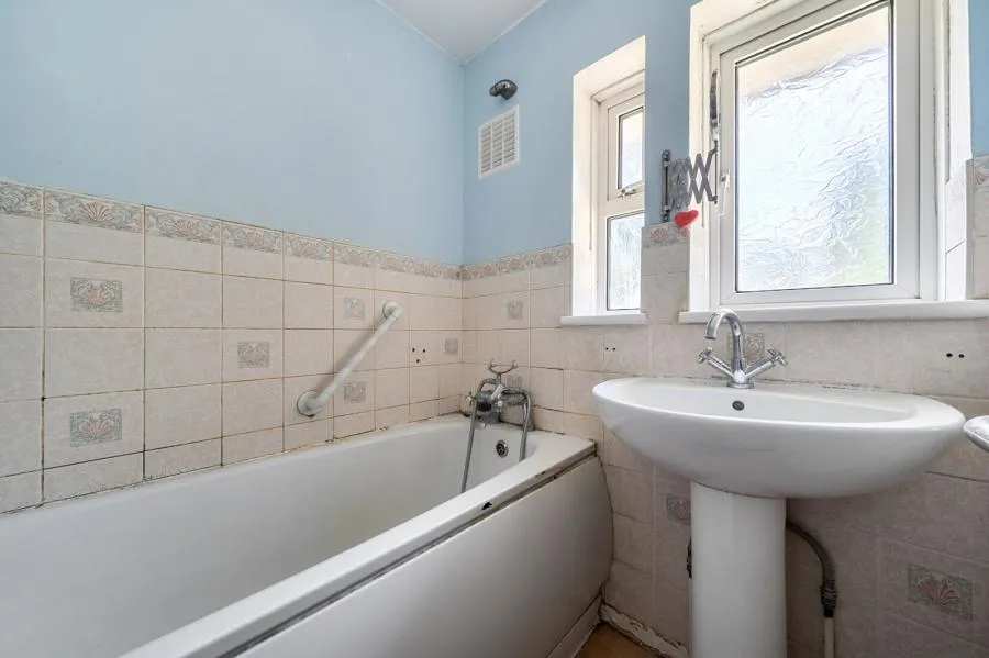 Balmoral Drive, Woking, GU22, photo 17
