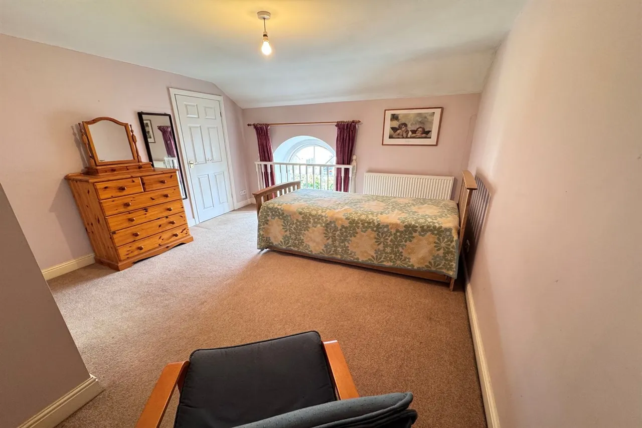 Market Street, High Peak, photo 15
