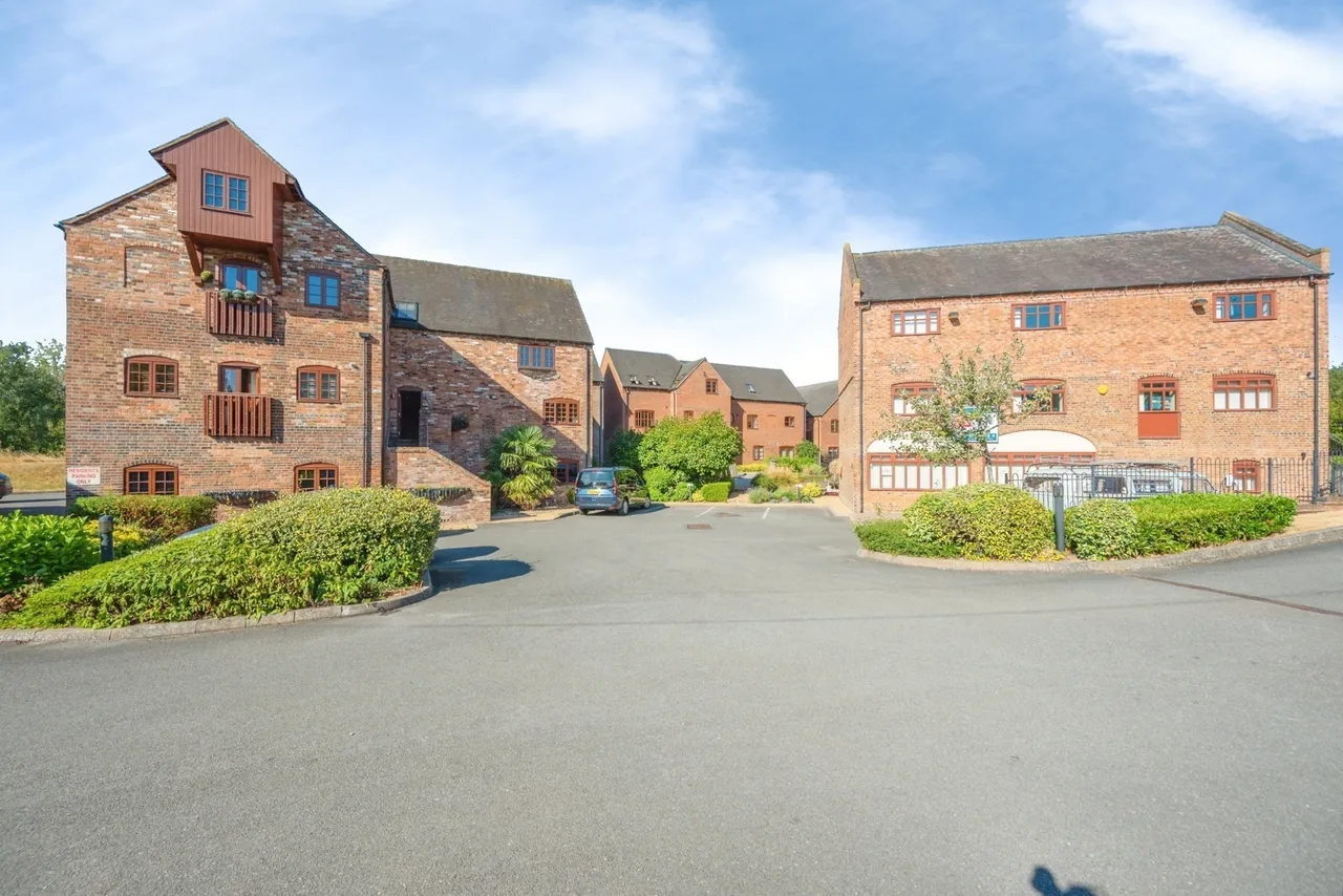 Arden Mews, Kingsbury, B78, photo 17