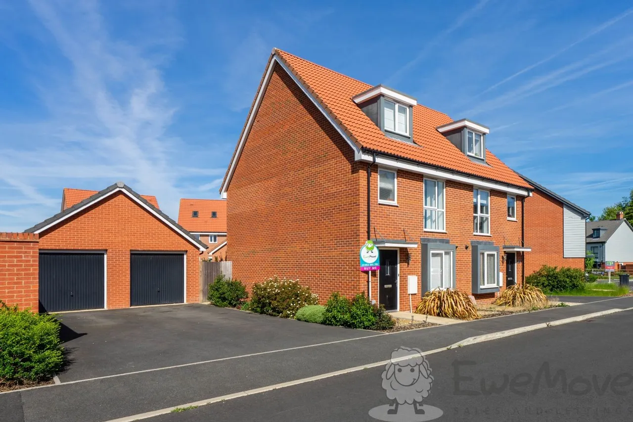 3 bed house for sale, Saffron Avenue, Wymondham, NR18