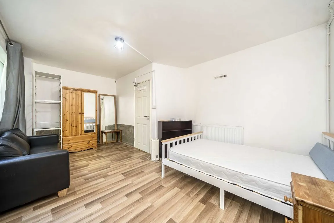 The Hamlet, SE5, photo 8