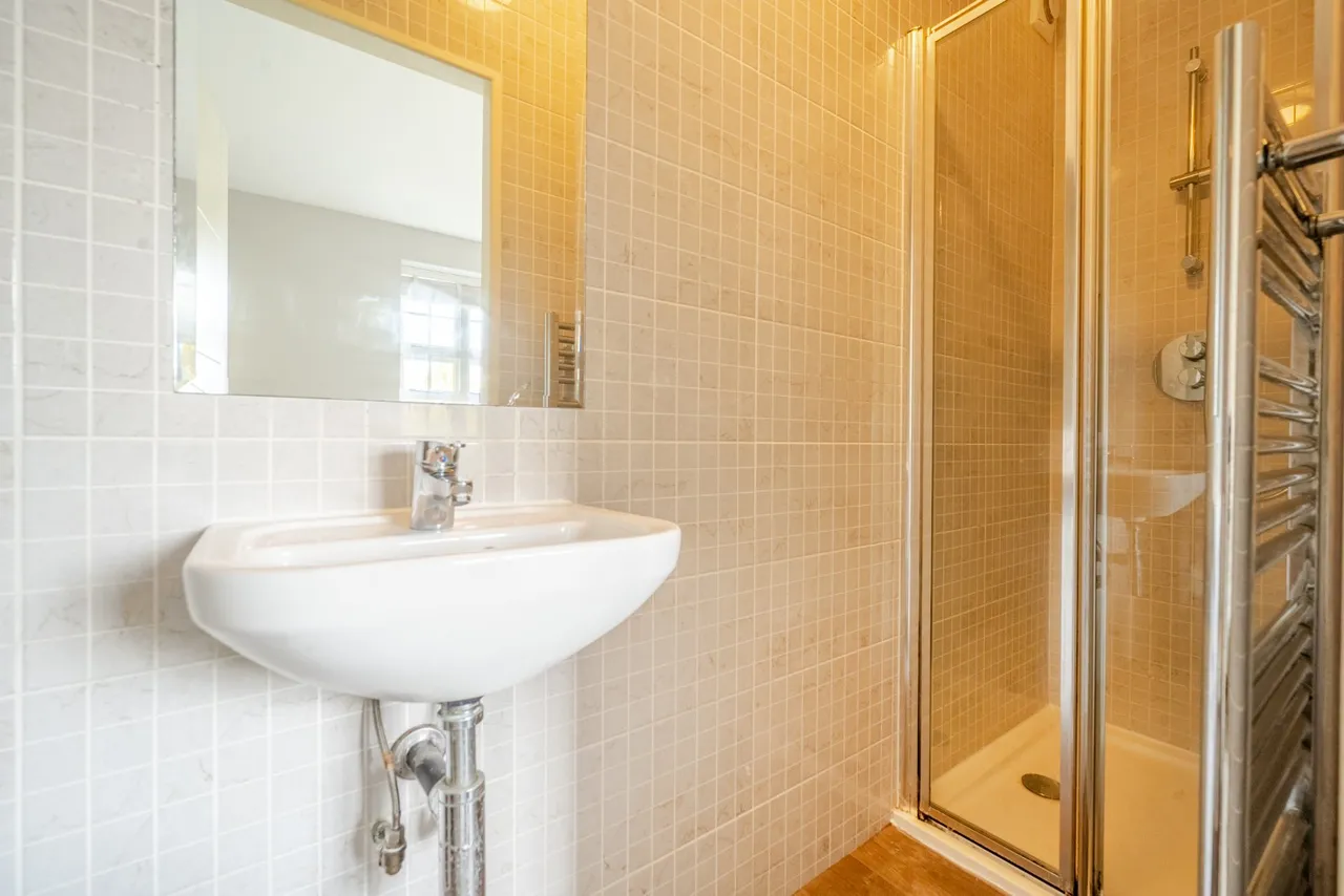 Grove Crescent, Kingston upon Thames, Surrey, KT1, photo 9