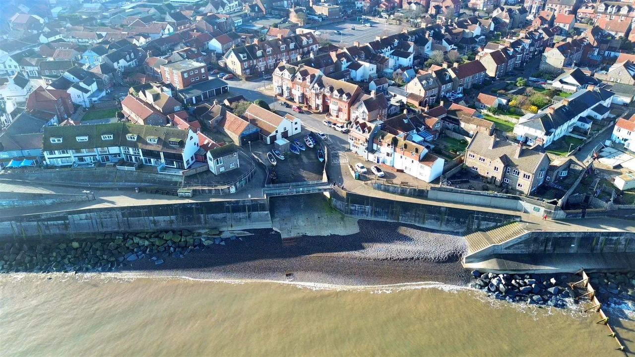 West Cliff, Sheringham, NR26, photo 22