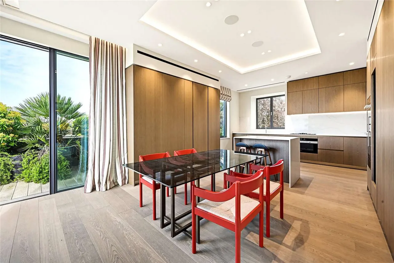Novel House, 29 New End, London, NW3 1JD, photo 4