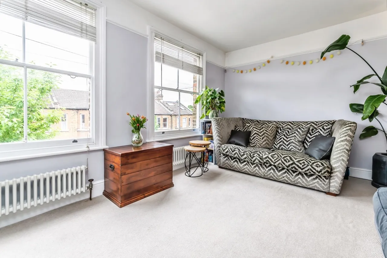 2 bed flat for sale — Queen Mary Road, London, SE19
