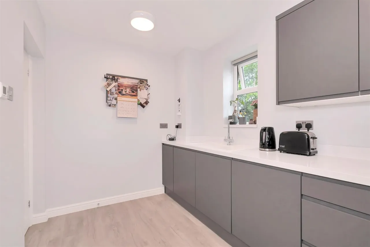 Bowes Close, Horsham, West Sussex RH13 5SZ, photo 12