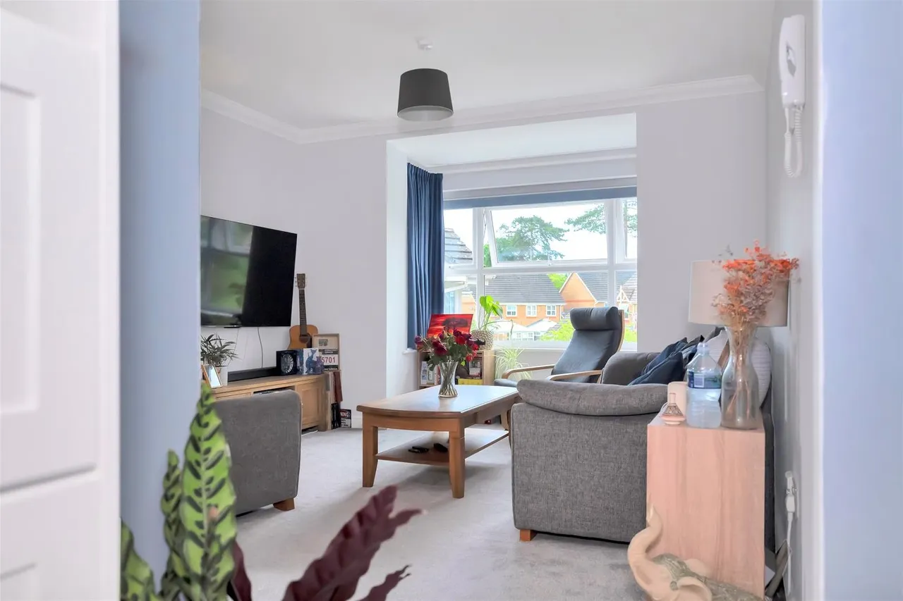 Bowes Close, Horsham, West Sussex RH13 5SZ, photo 6
