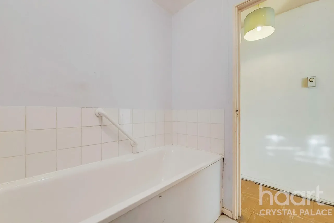 Priory Crescent, London, SE19, photo 17