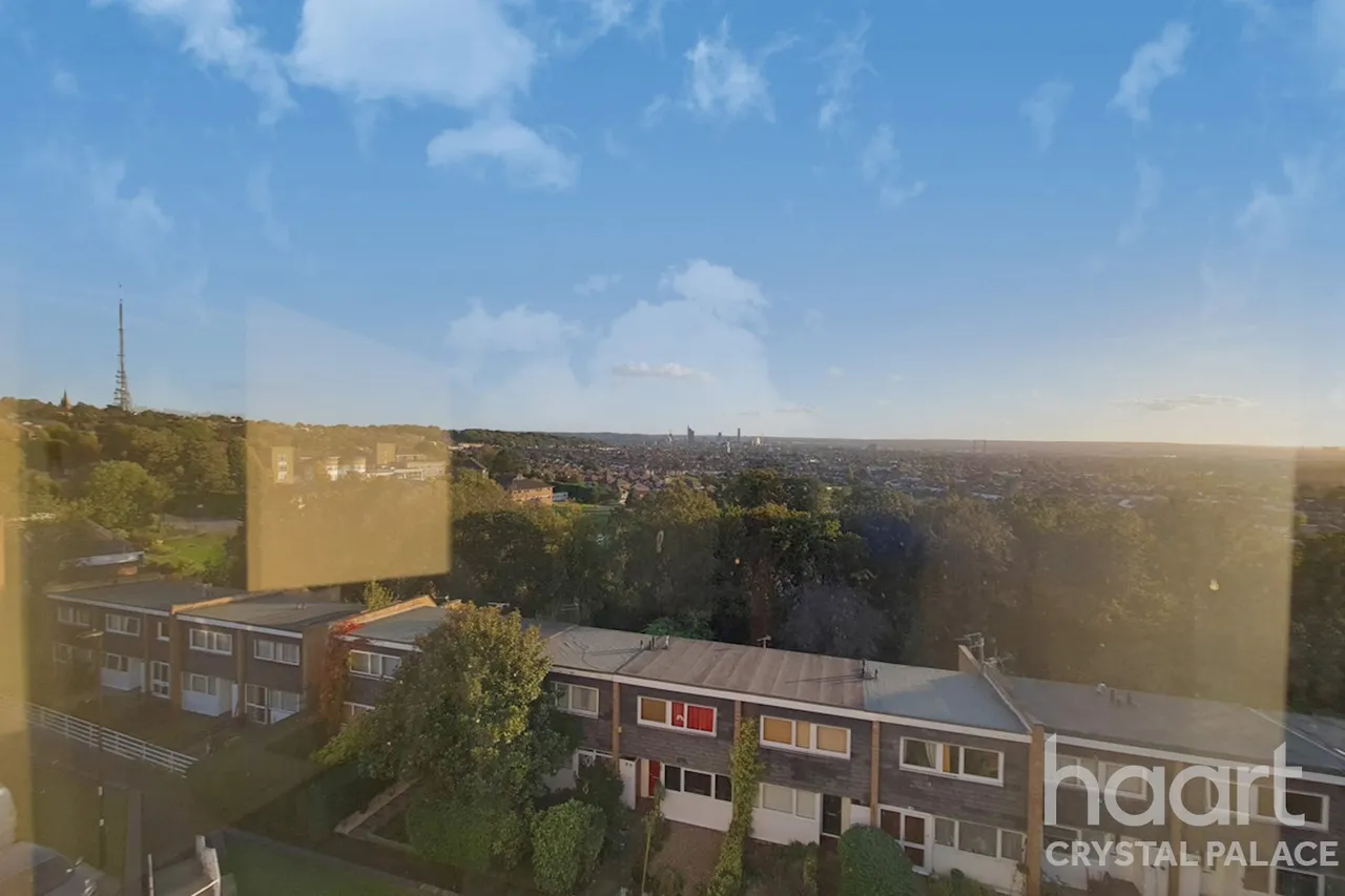 Priory Crescent, London, SE19, photo 4