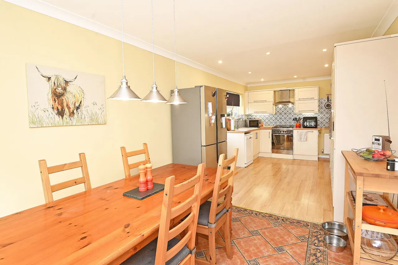 Park Square, Pool In Wharfedale, LS21, photo 2