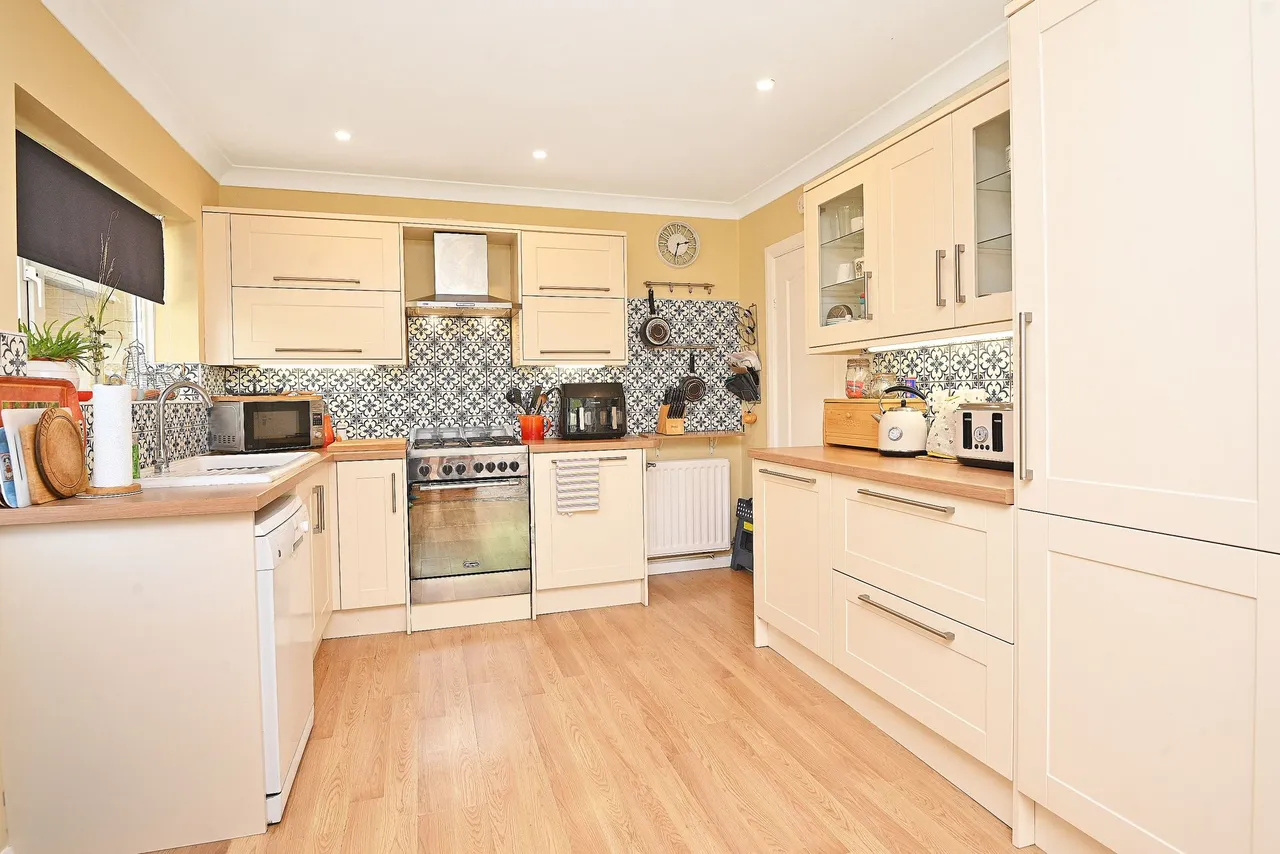 Park Square, Pool In Wharfedale, LS21, photo 3