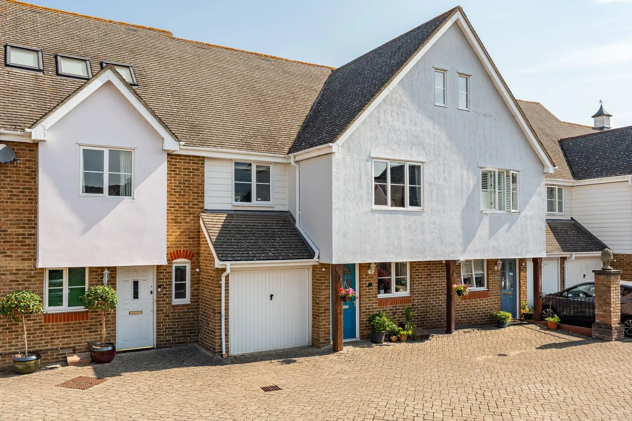 3 bed house for sale — Millbrook Court Collett Road, Ware, SG12 7JN