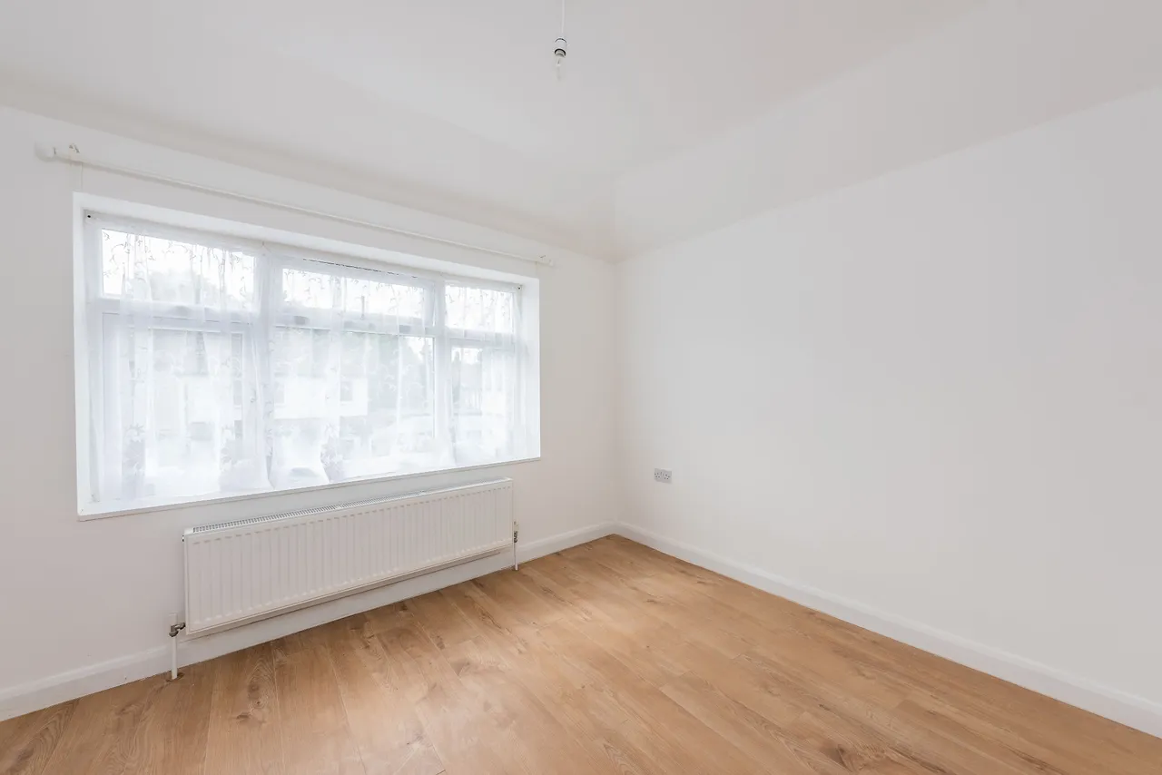 2 bed house to rent — 1 Berry Way, London